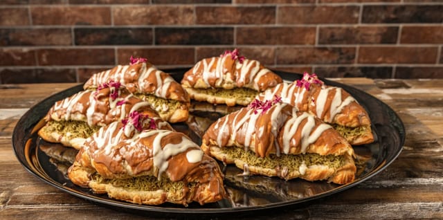 Dubai Croissant.